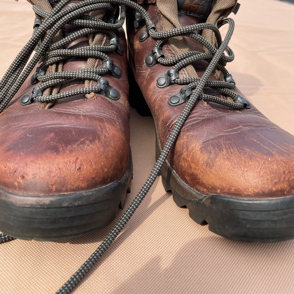 REI leather hiking boots with viam sole 7.5